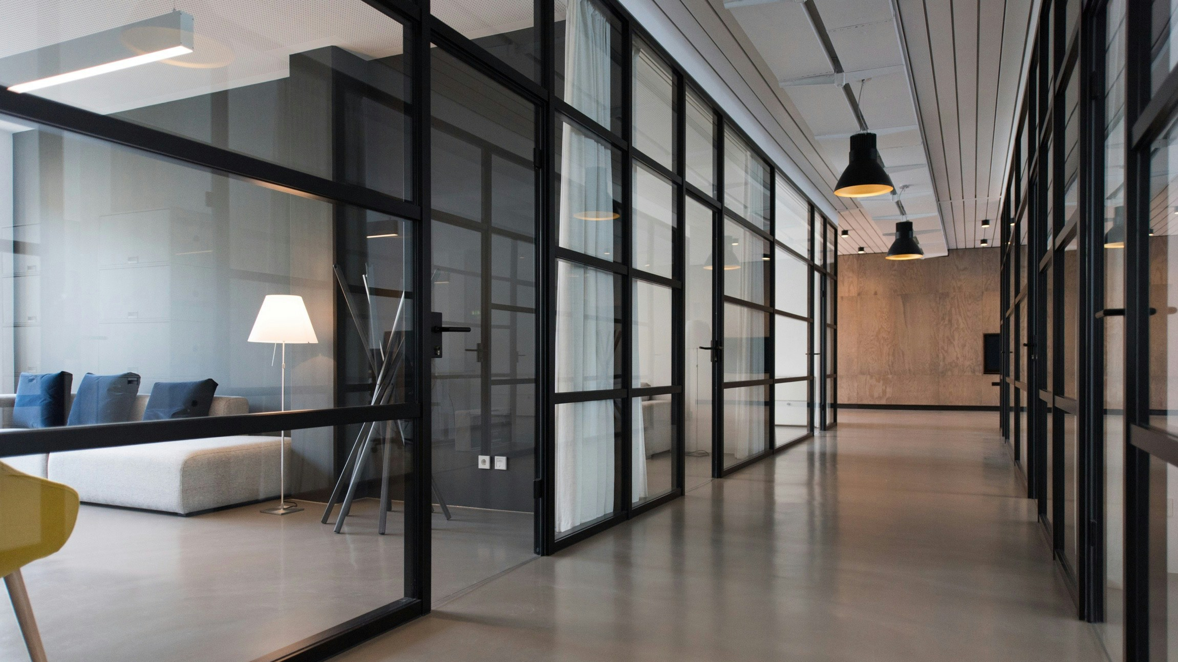 社員の集中力を上げるデスク配置とは？｜富山でオフィス家具・オフィス環境の見直しをお考えの方へ